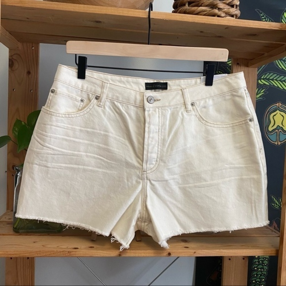 House of Harlow 1960 Cream High Rise Denim Mom Jean Shorts Raw Hem 30 - Picture 2 of 14